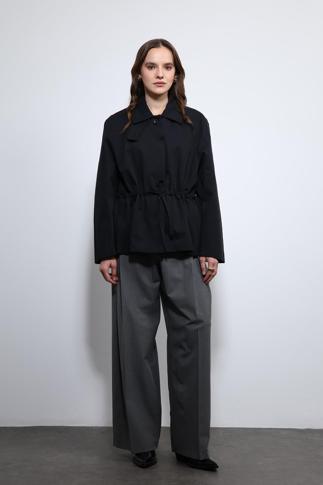 ANT Antioch Siyah Ayarlanabilir Bele Sahip Kısa Trençkot - Ajax