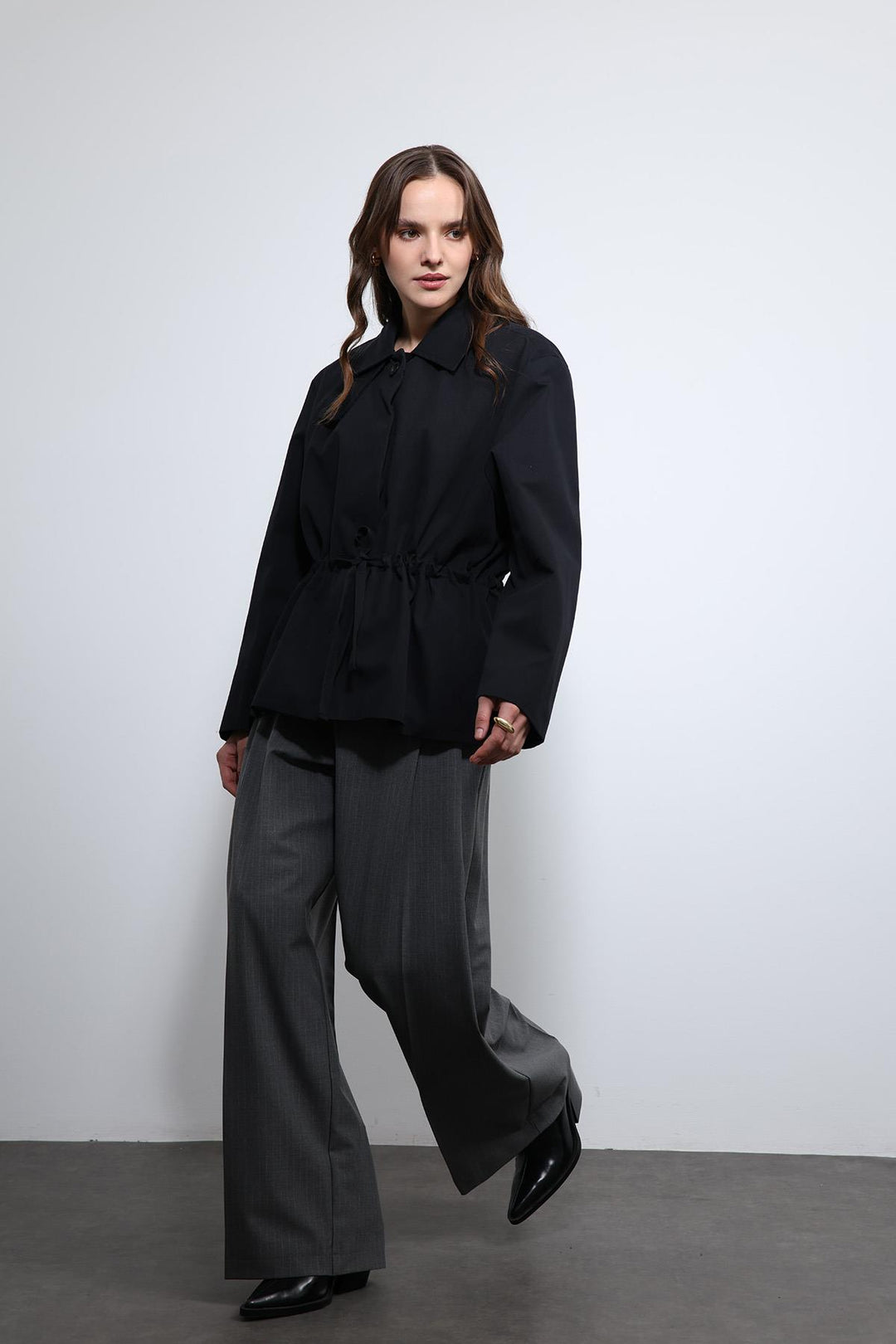 ANT Antioch Siyah Ayarlanabilir Bele Sahip Kısa Trençkot - Ajax