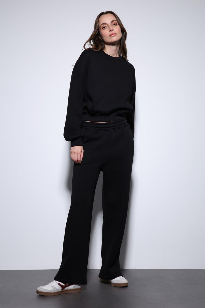 ANT Antioch Black Basic Women's Sweatshirt - Halberstadt