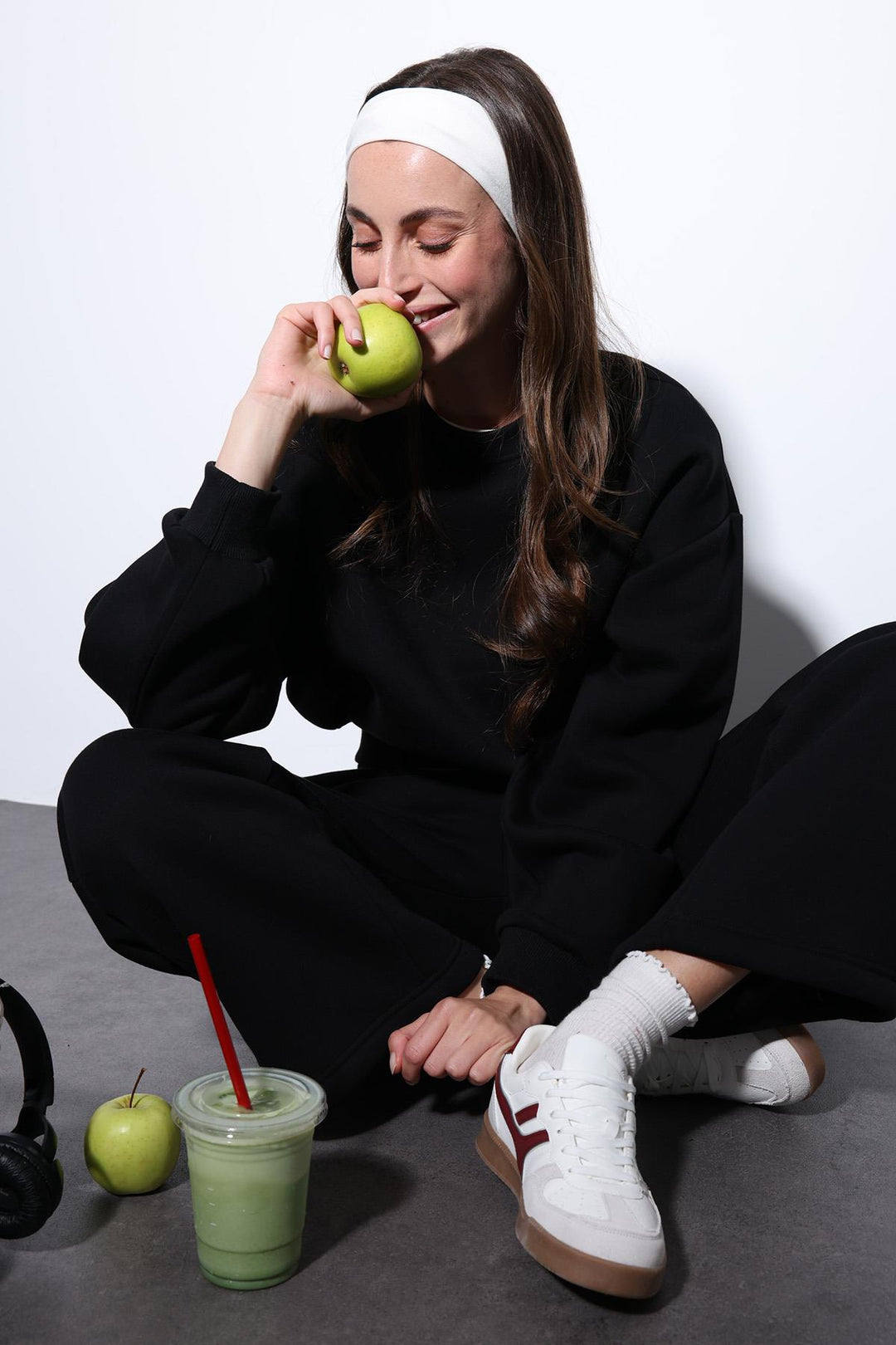 ANT Antioch Black Basic Women's Sweatshirt - Halberstadt