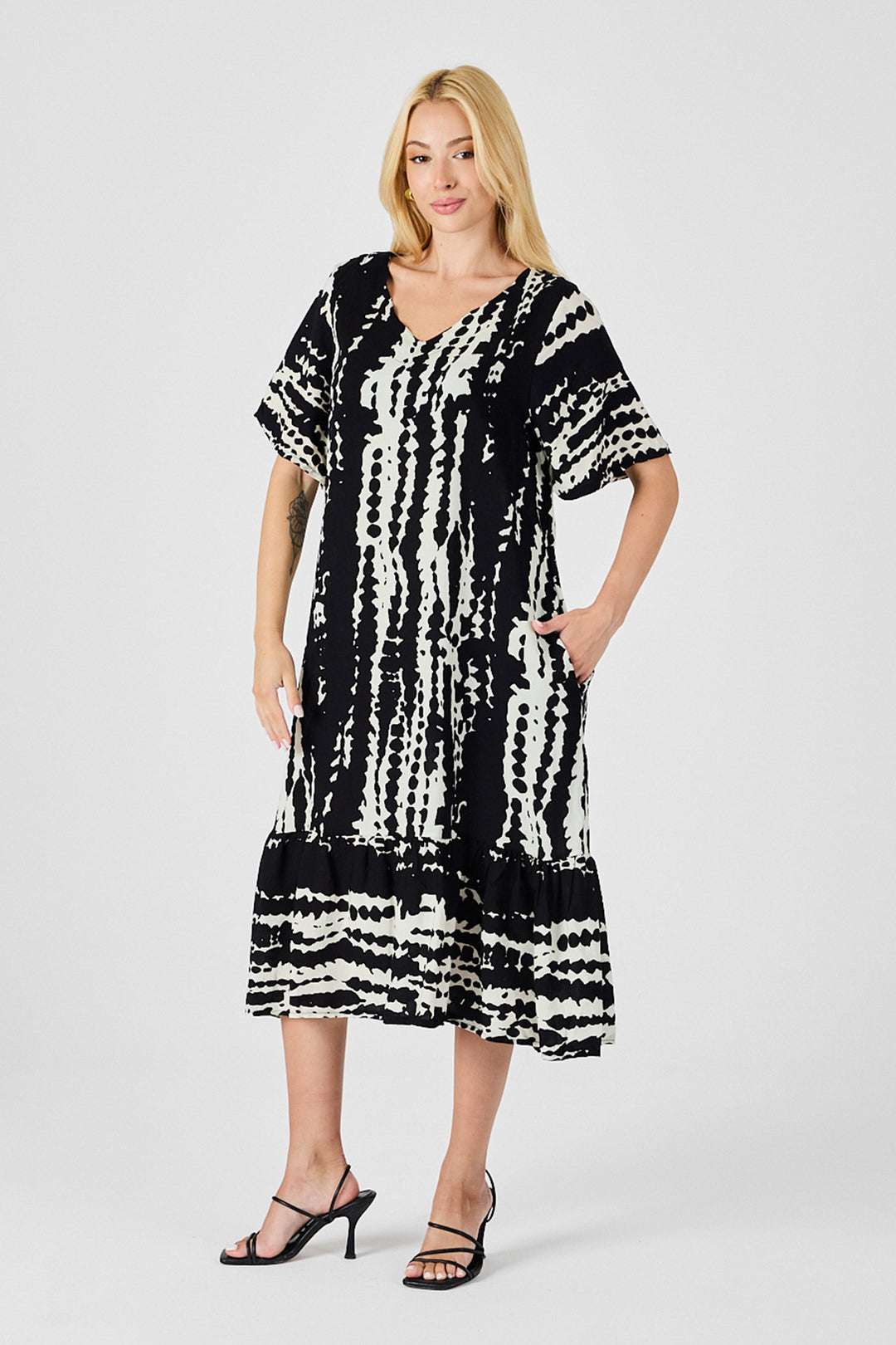 Black Batik Patterned V-Neck Skirt Ruffled Oversized Dress BCVL-254023 - Landau