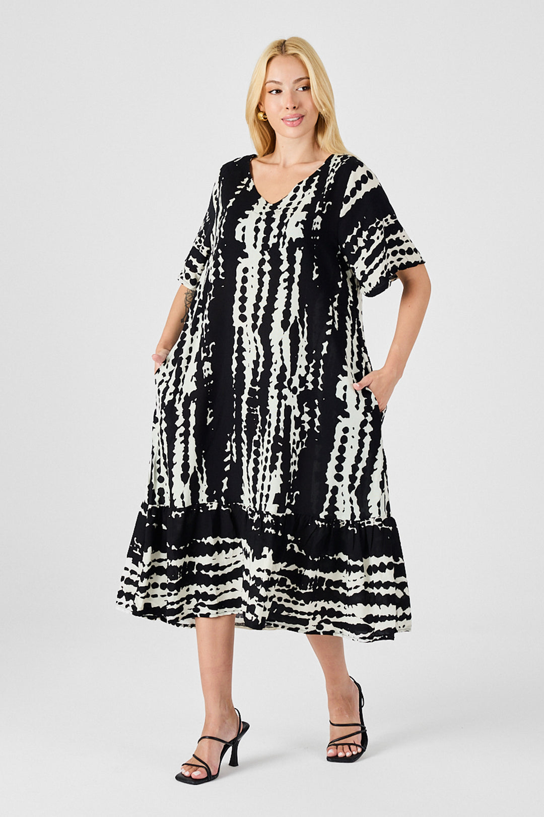 Black Batik Patterned V-Neck Skirt Ruffled Oversized Dress BCVL-254023 - Landau