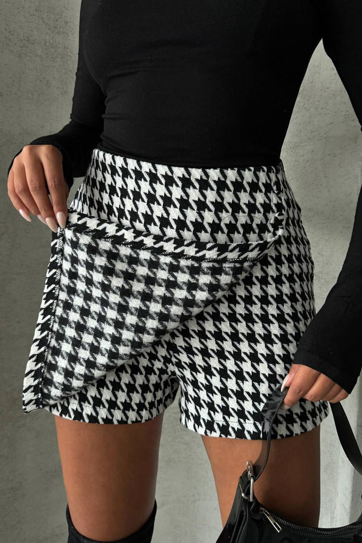 Black and White 2-Button Tweed Fabric Shorts Skirt BCHN-2526414 - Águeda