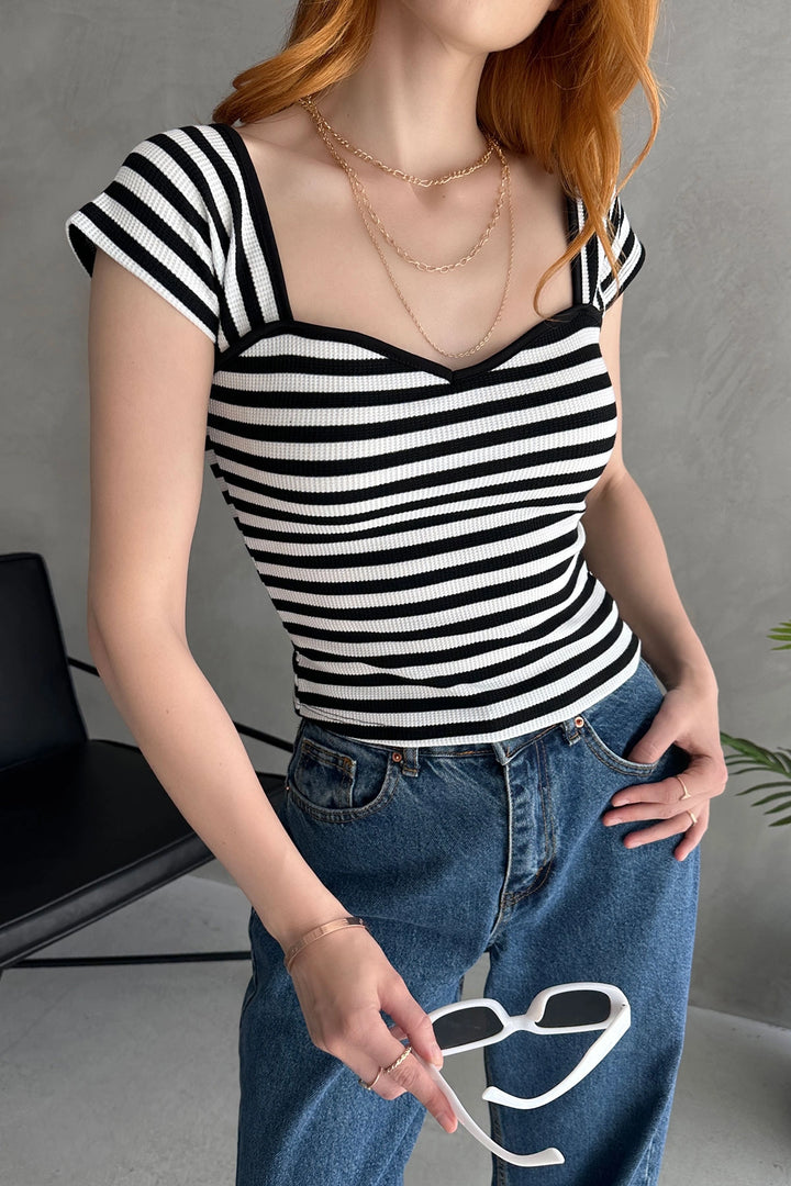 Black and White Heart Collar Back Lace-Up Detailed Crop Blouse BCDF-252208 - Moorpark