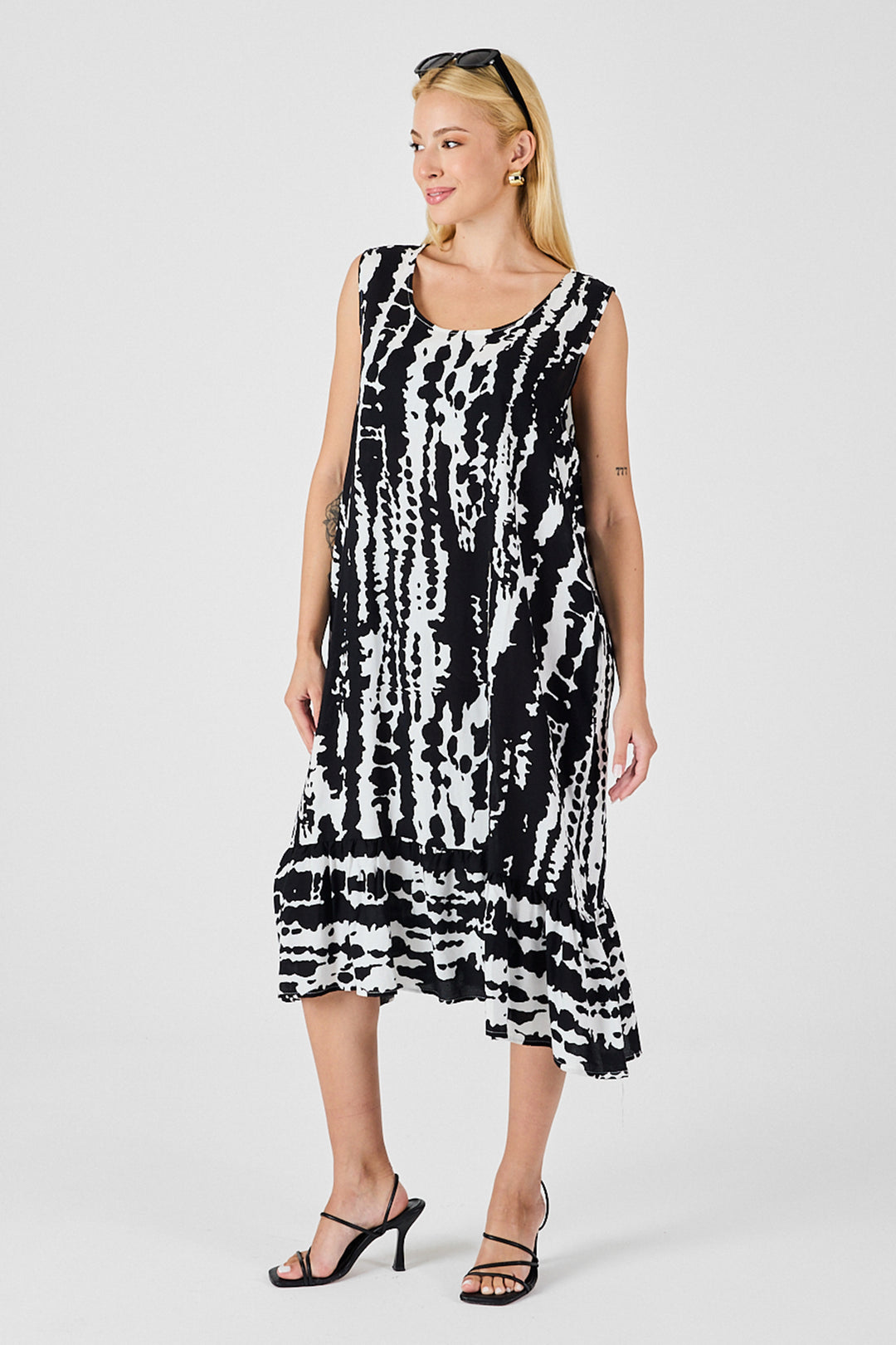 Black and White Round Neck Double Pocket Ruffled Sleeveless Midi Dress BCVL-254026 - Mankato