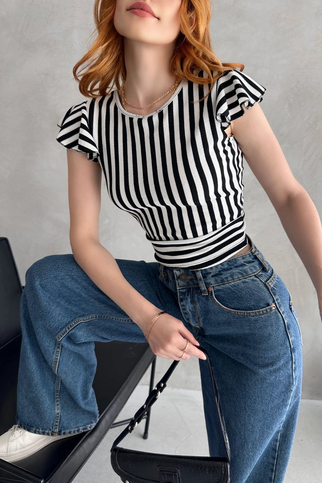 Black and White Back Bow Detailed Line Crop Blouse BCDF-252209 - Saint-Martin-d’Hères