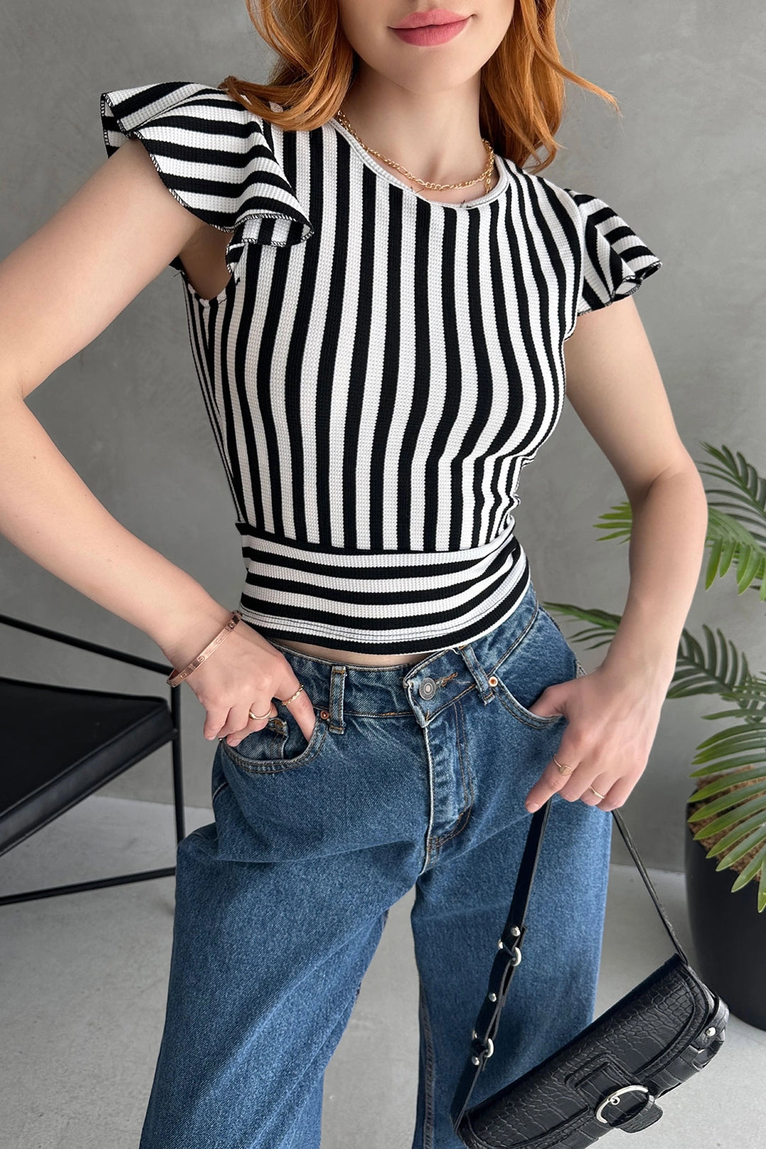 Black and White Back Bow Detailed Line Crop Blouse BCDF-252209 - Saint-Martin-d’Hères