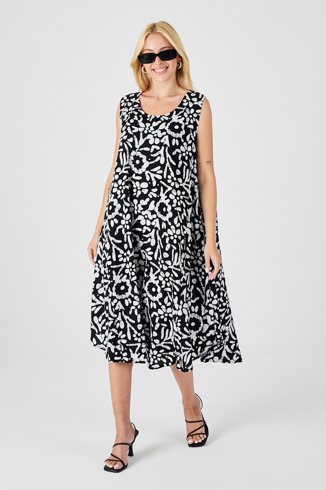 Black and White U Neck Sleeveless Skirt Asymmetric Cut Patterned Midi Dress BCVL-254016 - Uxbridge