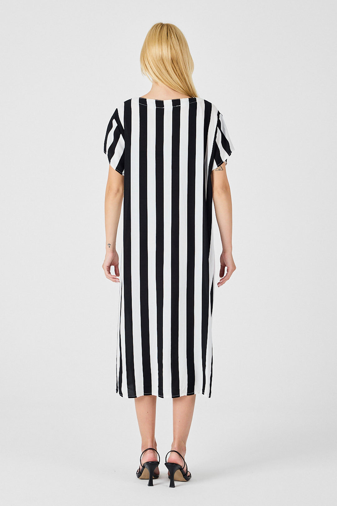 Black and White V-Neck Short Sleeve Loose Fit Dress BCVL-254003 - Berwyn