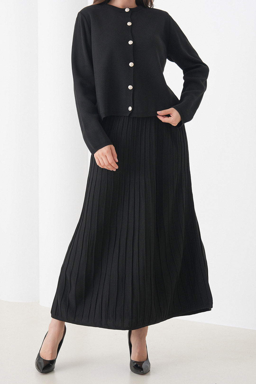 Black Bicycle Collar Buttoned Cardigan and Pleated Midi Skirt Set BCHPK-251252 - Lelystad