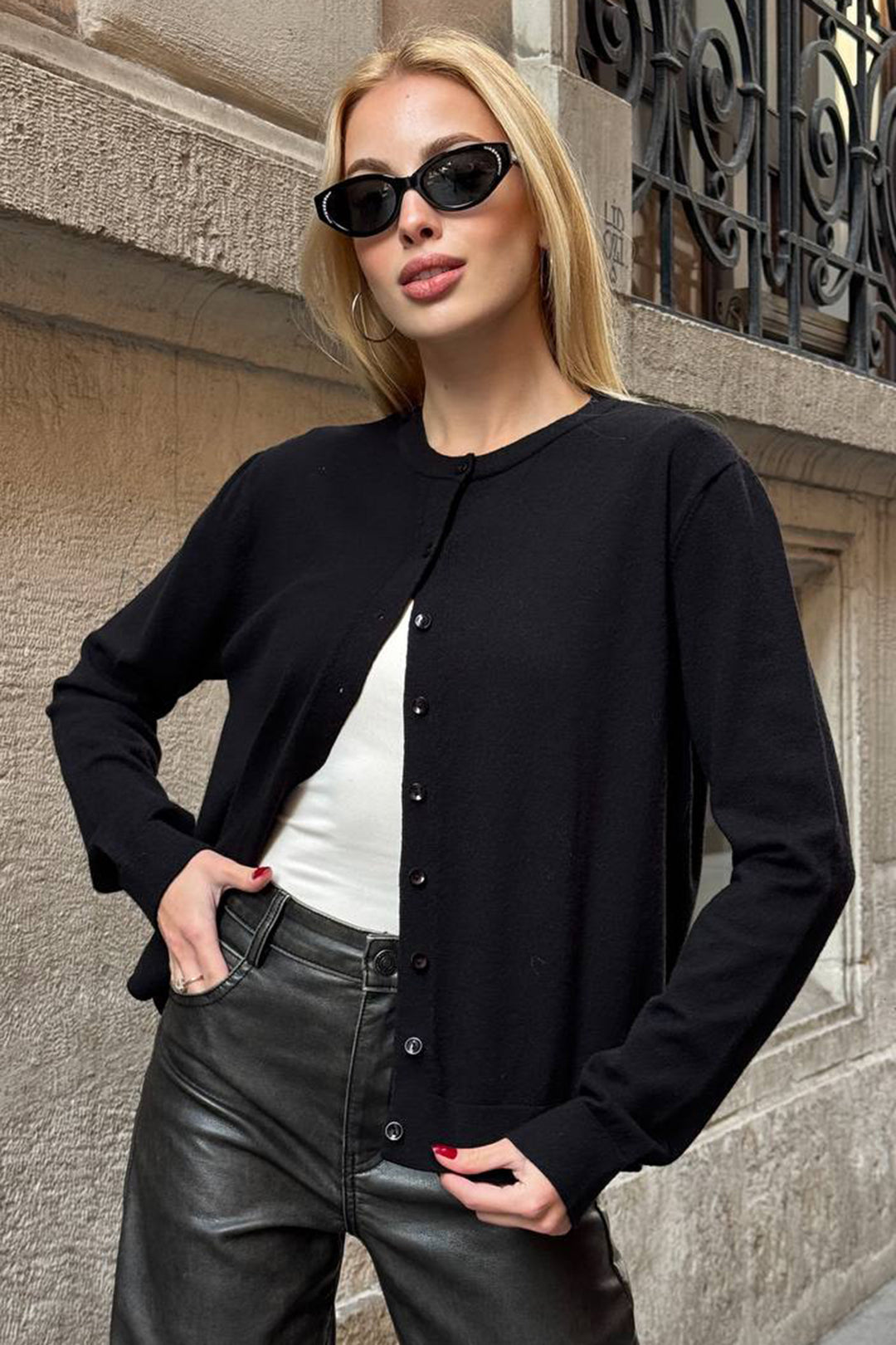 Black Buttoned Turtleneck Cardigan BCHZCK-251267 - Kalamariá