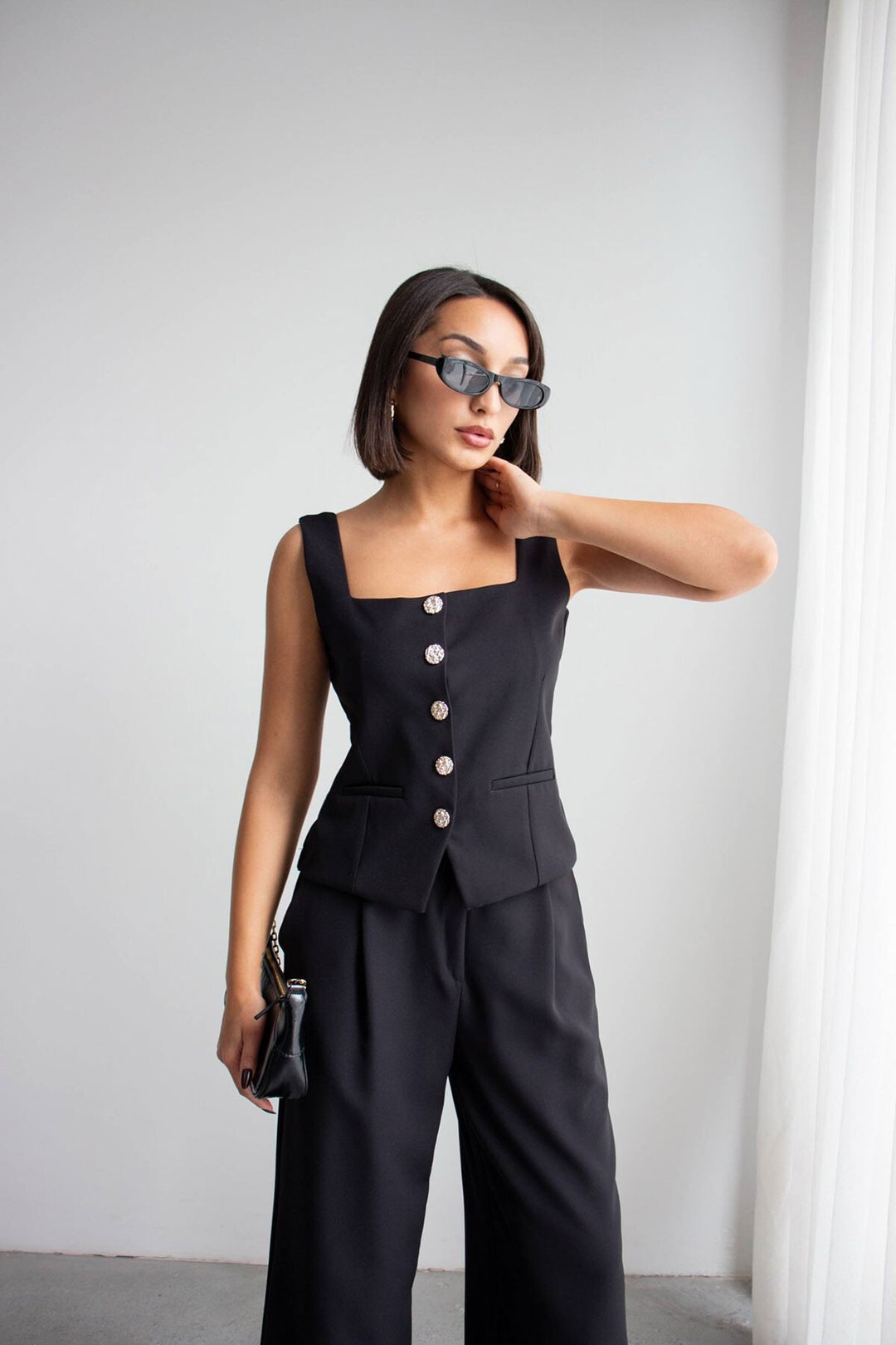 Siyah Brit Detaylı Kare Yaka Crep Bluz Ve Pantolon Alt Üst Takım BCHN-2626844 - Decatur
