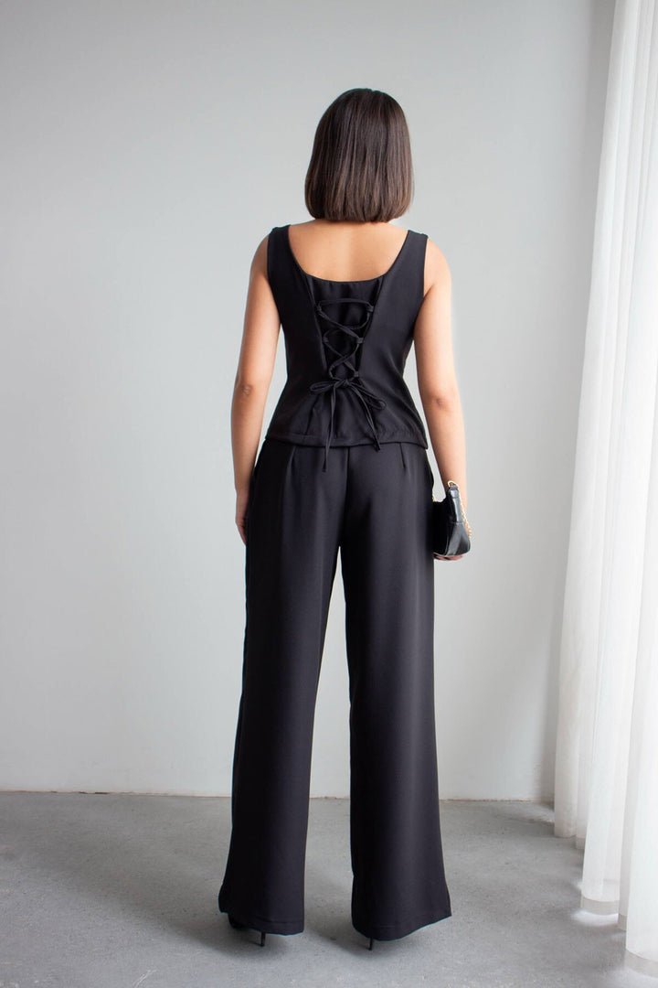 Siyah Brit Detaylı Kare Yaka Crep Bluz Ve Pantolon Alt Üst Takım BCHN-2626844 - Decatur