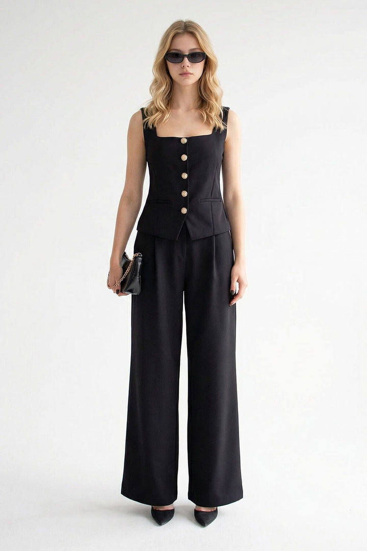 Siyah Brit Detaylı Kare Yaka Crep Bluz Ve Pantolon Alt Üst Takım BCHN-2626844 - Decatur