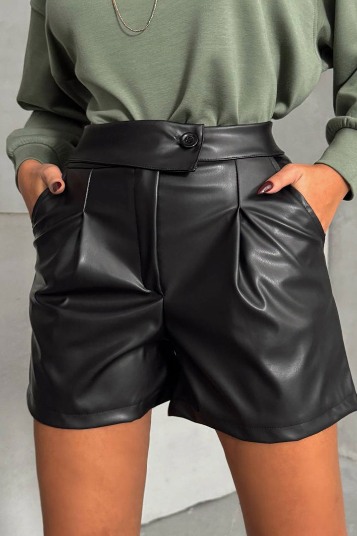 Black Double Pocket Buttoned Faux Leather Shorts BCHN-25W26433 - Alcorcón
