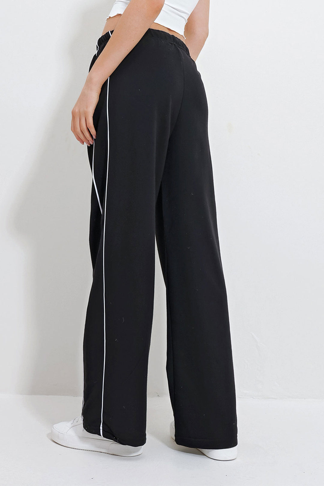 Black Double Pocket Flared Sweatpants with Piping on the Sides BCHYL-251216 - Shakhtarsk