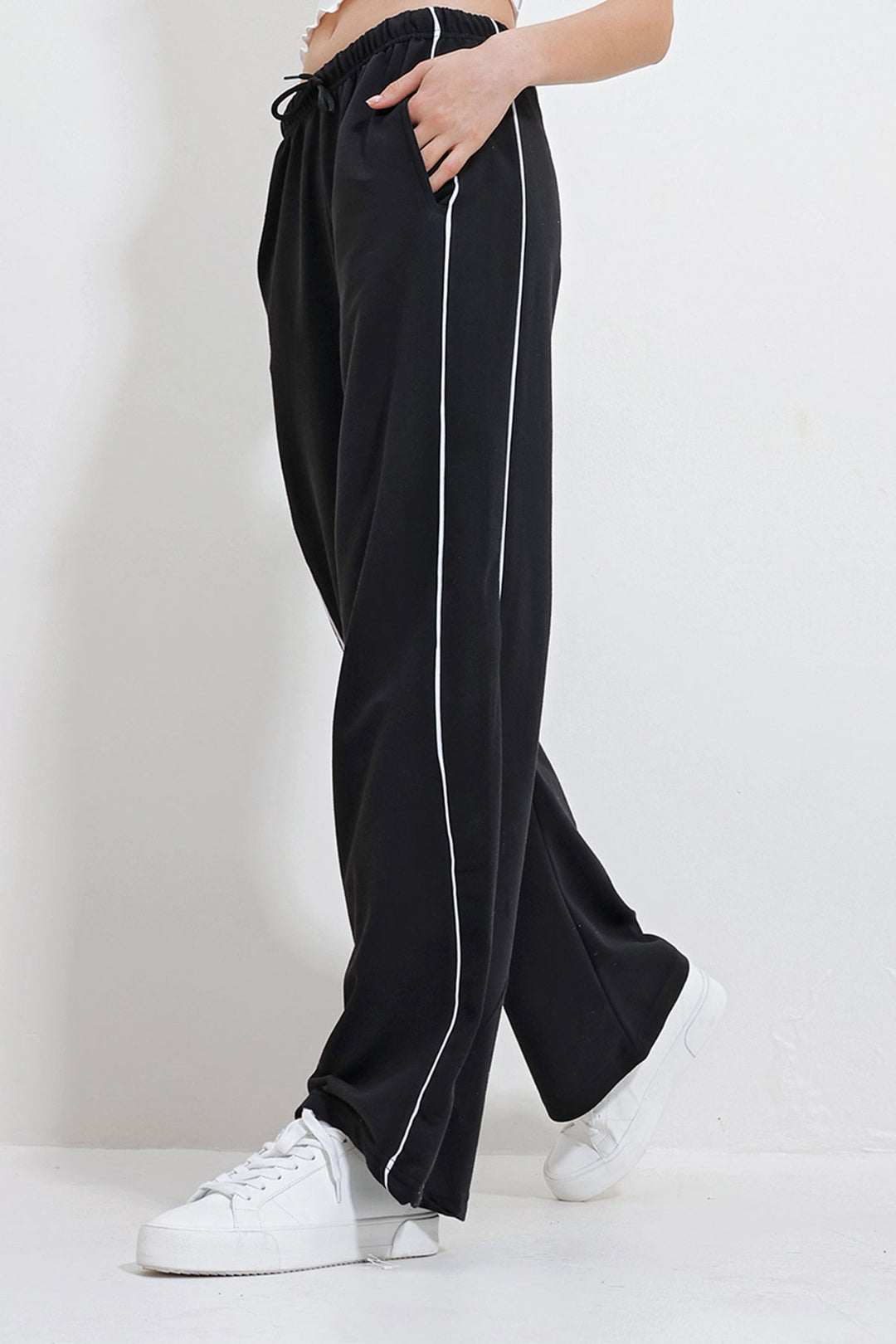 Black Double Pocket Flared Sweatpants with Piping on the Sides BCHYL-251216 - Shakhtarsk