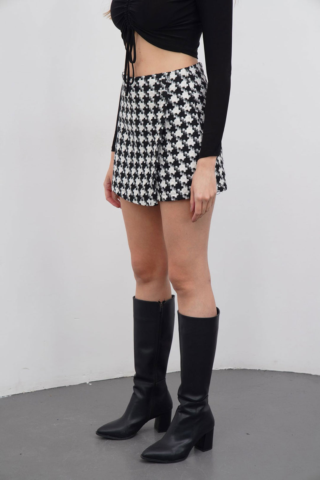 Black Patterned 2-Button Tweed Fabric Shorts Skirt BCHN-2526414 - Ágios Dimítrios