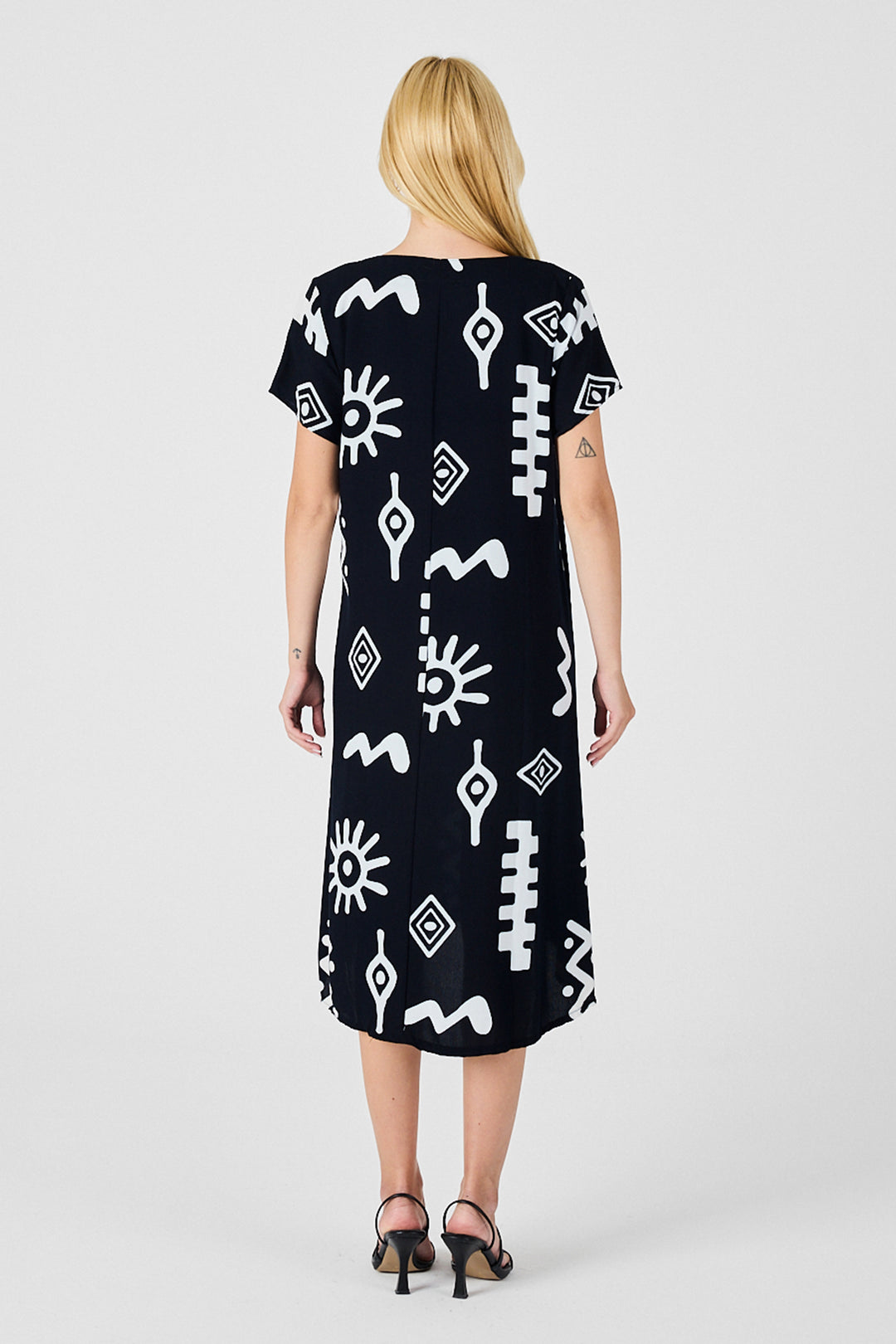 Black Patterned V-Neck Short Sleeve Slit Midi Dress BCVL-254013 - Henrietta