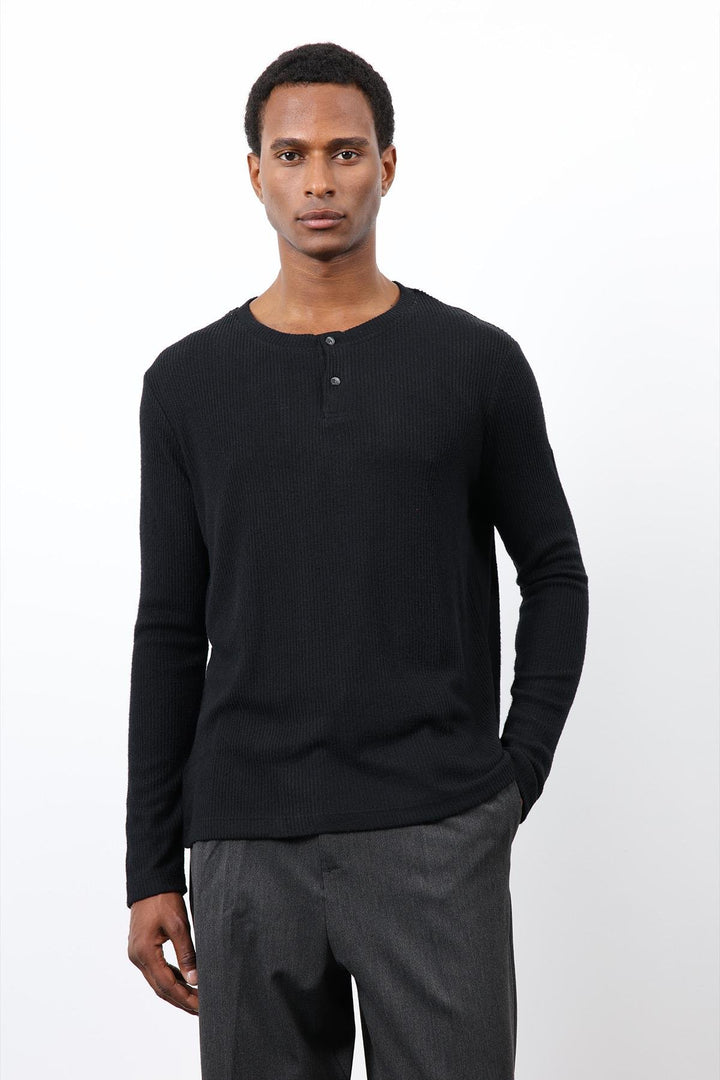 ANT Antioch Black Threaded Buttoned Collar T-Shirt - Indio
