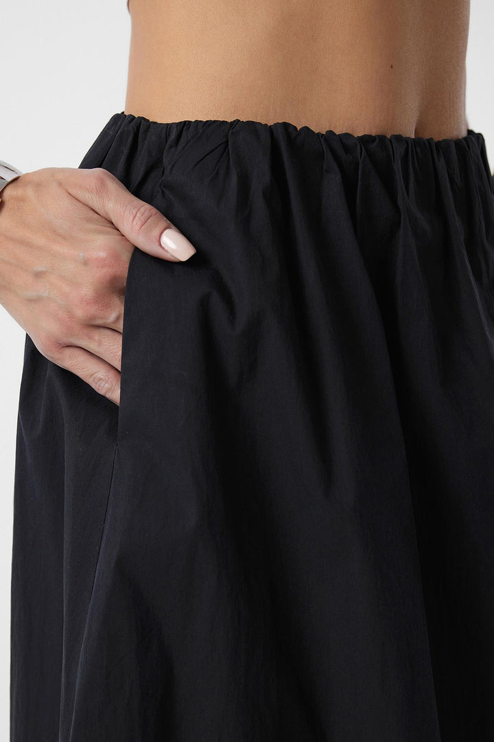 ANT Antioch Black Woman Balloon Midi Skirt - Cunduacán