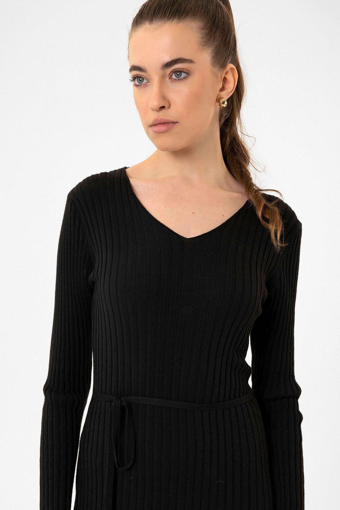ANT Antioch Black Woman Threaded Midi Knit Dress - Shawinigan