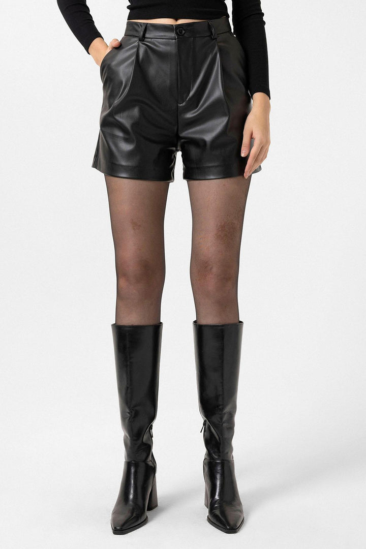 ANT Antioch Black Women's Faux Leather Women's Shorts - Chiclana de la Frontera