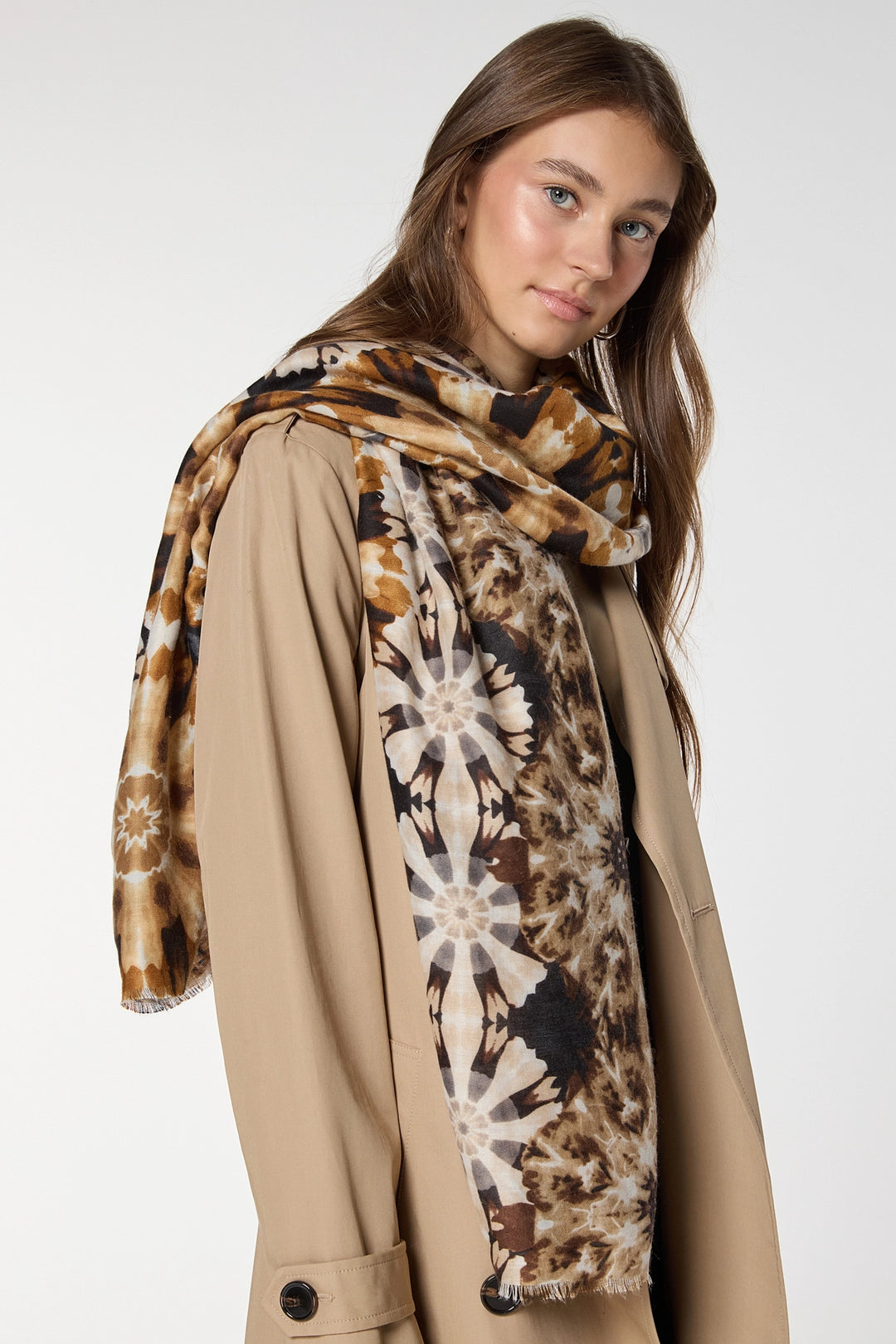 Black Snowflake Patterned Scarf BCNSV-2515066 - Valle de Santiago