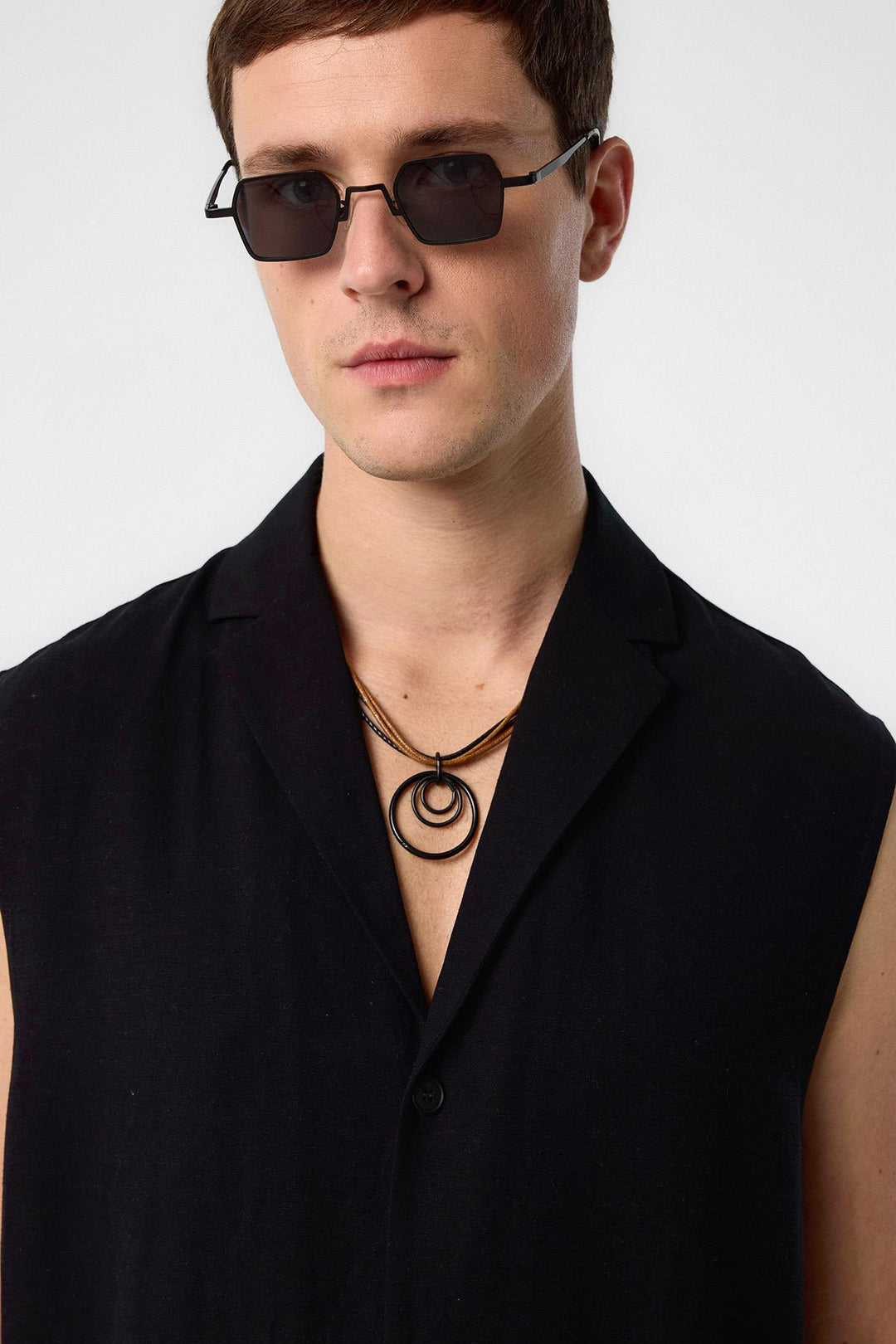ANT Antioch Black Linen Blend Sleeveless Men's Shirt - Nicolás Romero