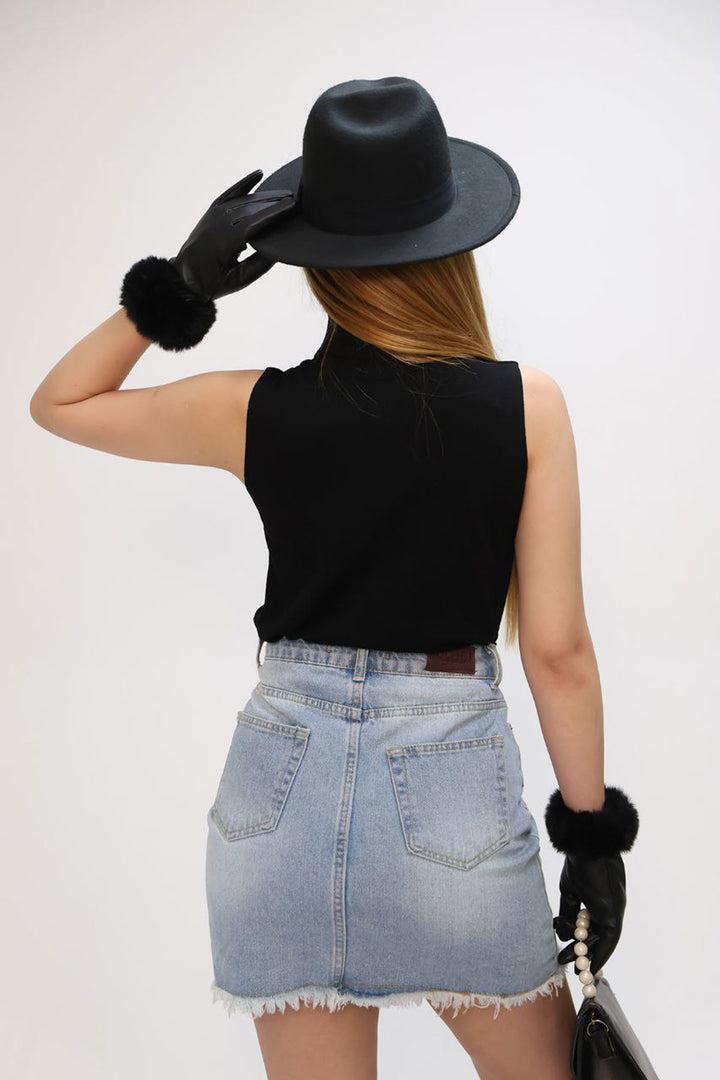 Black Sleeveless Turtleneck Knit Blouse BCES-252022 - San Pedro Garza García