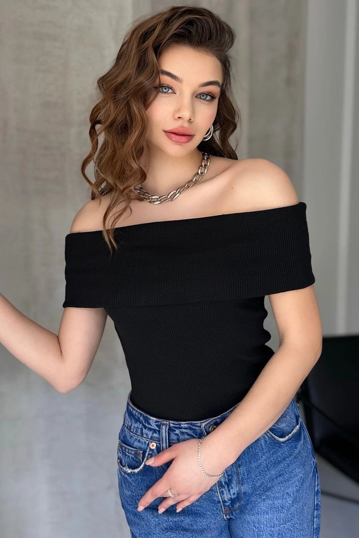 Black Madonna Collar Knit Blouse BCOR-252457 - Saronno