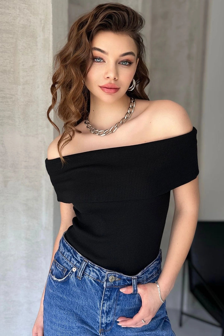 Black Madonna Collar Knit Blouse BCOR-252457 - Saronno
