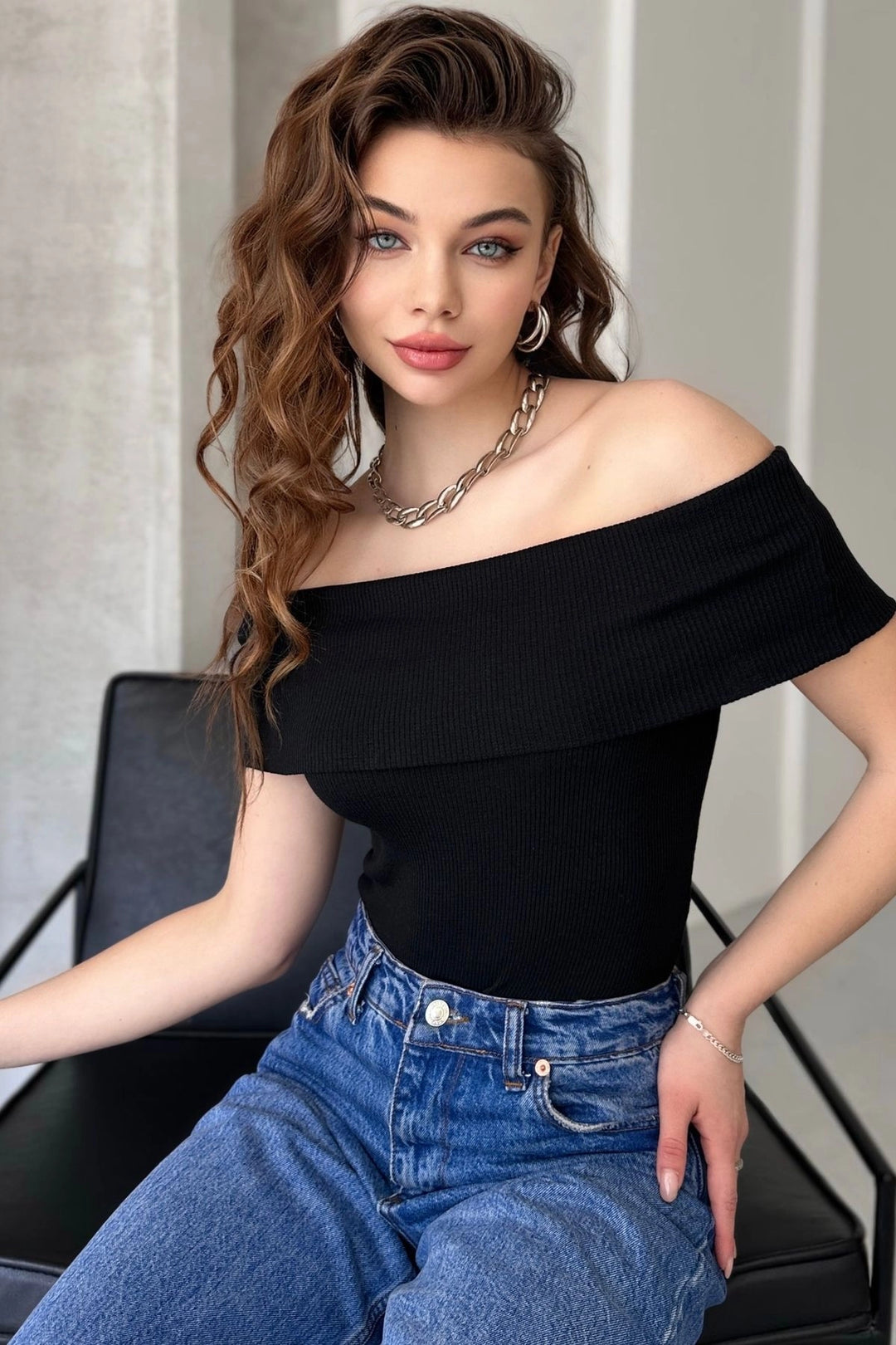 Black Madonna Collar Knit Blouse BCOR-252457 - Saronno