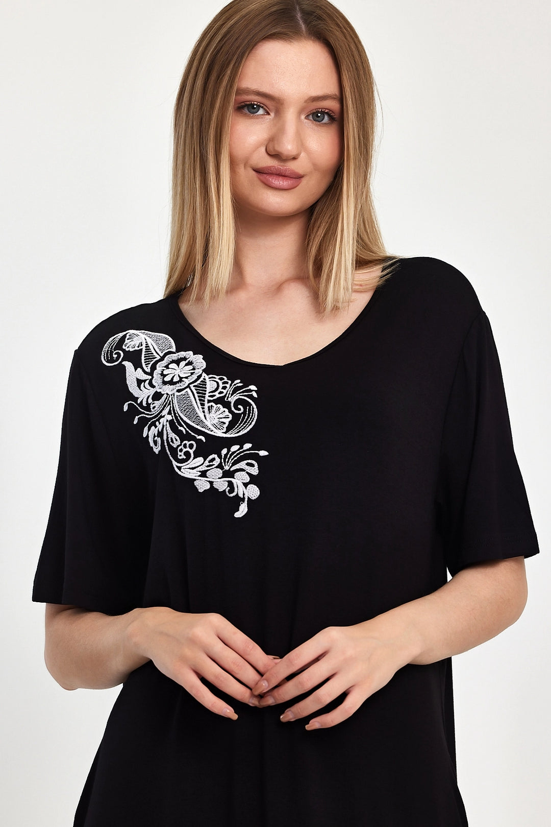Maxi Boy Black Embroidered Knitted Viscose Dress BCVL-251040 - Veenendaal