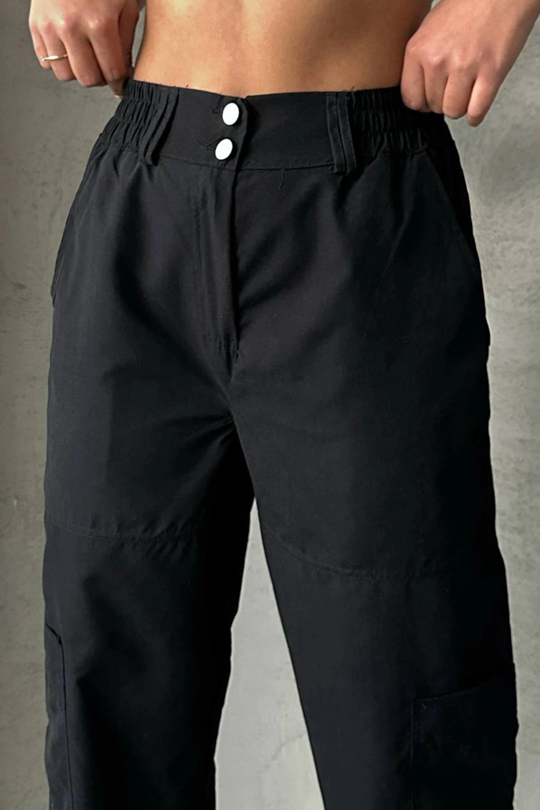 Black Parachute Fabric Cargo Jogger Pants with Pockets BCHN-2525338 - Ciudad Apodaca