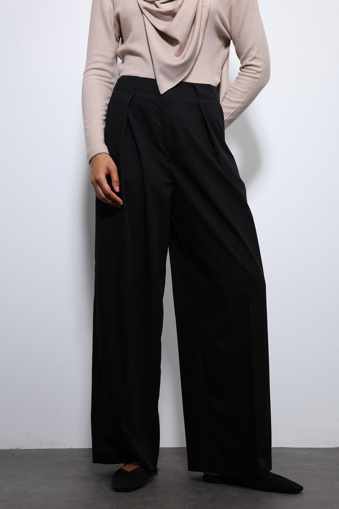 ANT Antioch Black Pleated Wide Leg Women's Pants - Wolfenbüttel