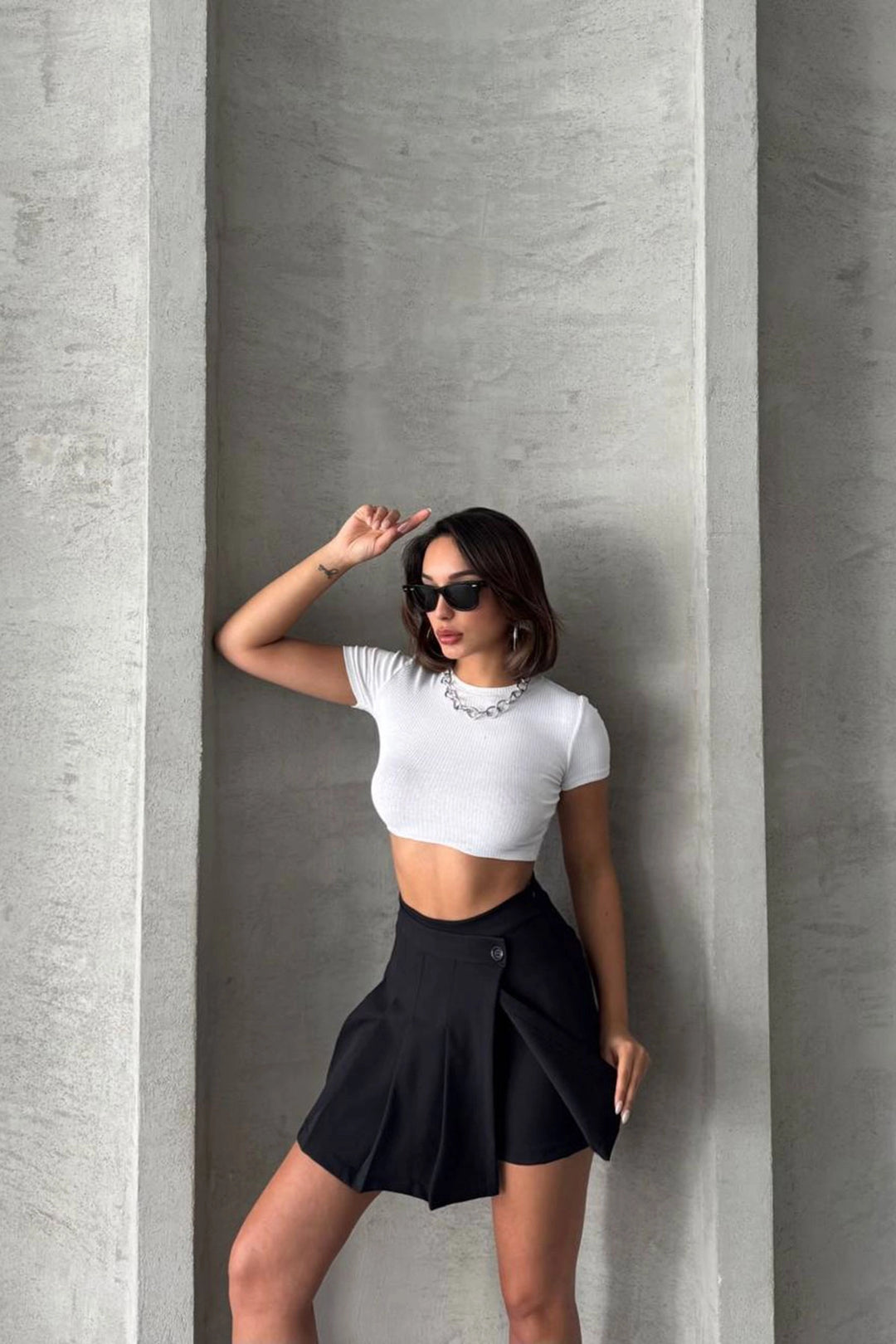 Black Pleated Woven Shorts Skirt BCHN-25813 - Chervonohrad