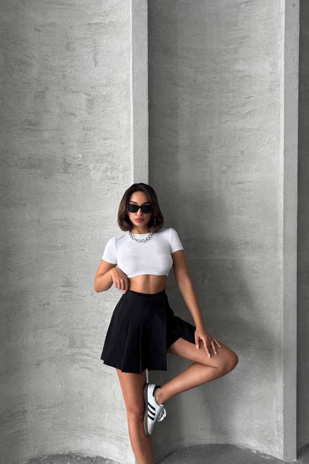 Black Pleated Woven Shorts Skirt BCHN-25813 - Chervonohrad