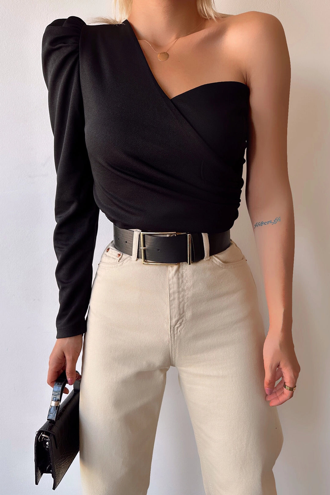 Black Princess Sleeve Shoulder Pad Outcut Crepe Blouse BCDF-231005 - Alès