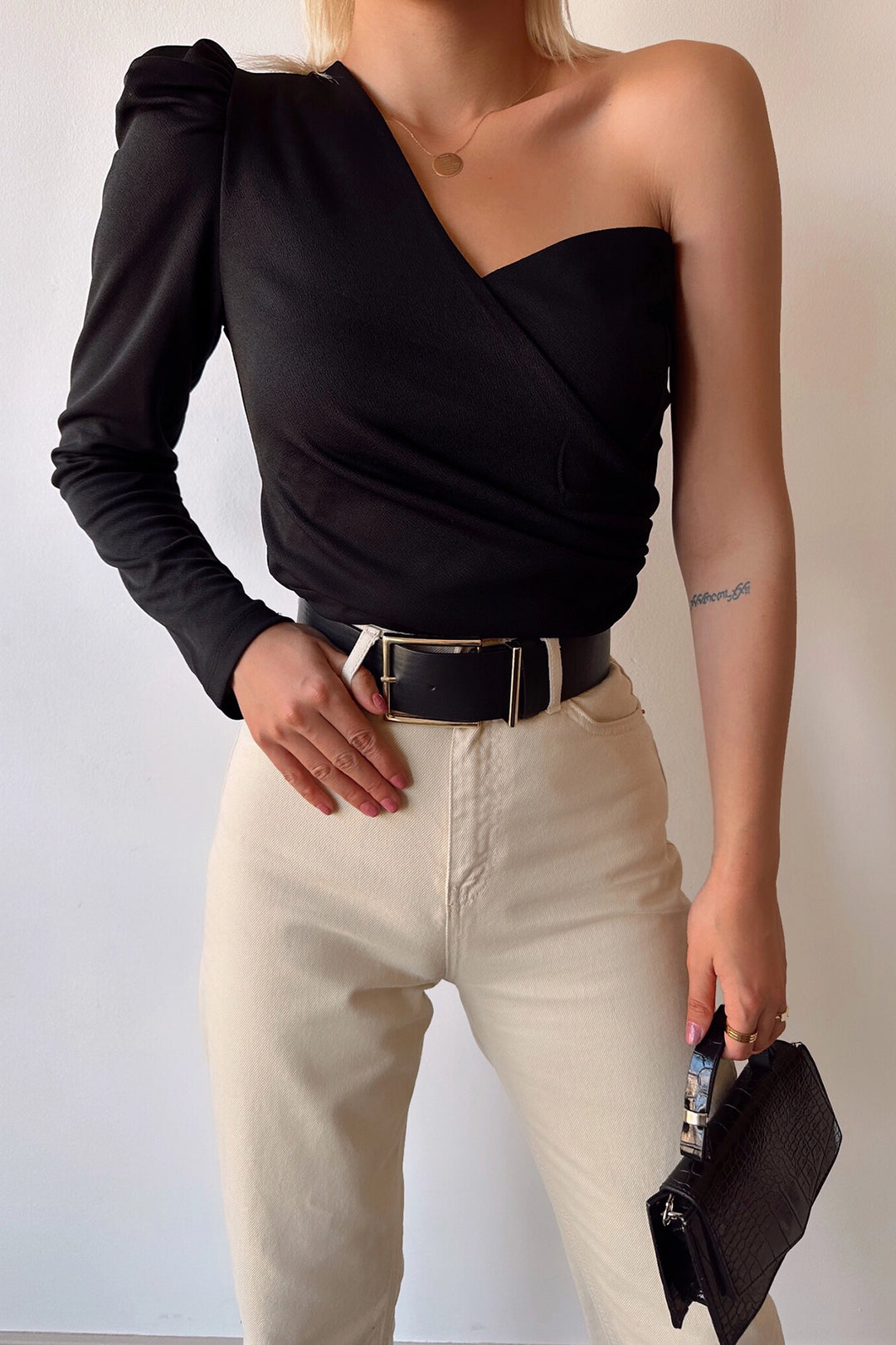 Black Princess Sleeve Shoulder Pad Outcut Crepe Blouse BCDF-231005 - Alès