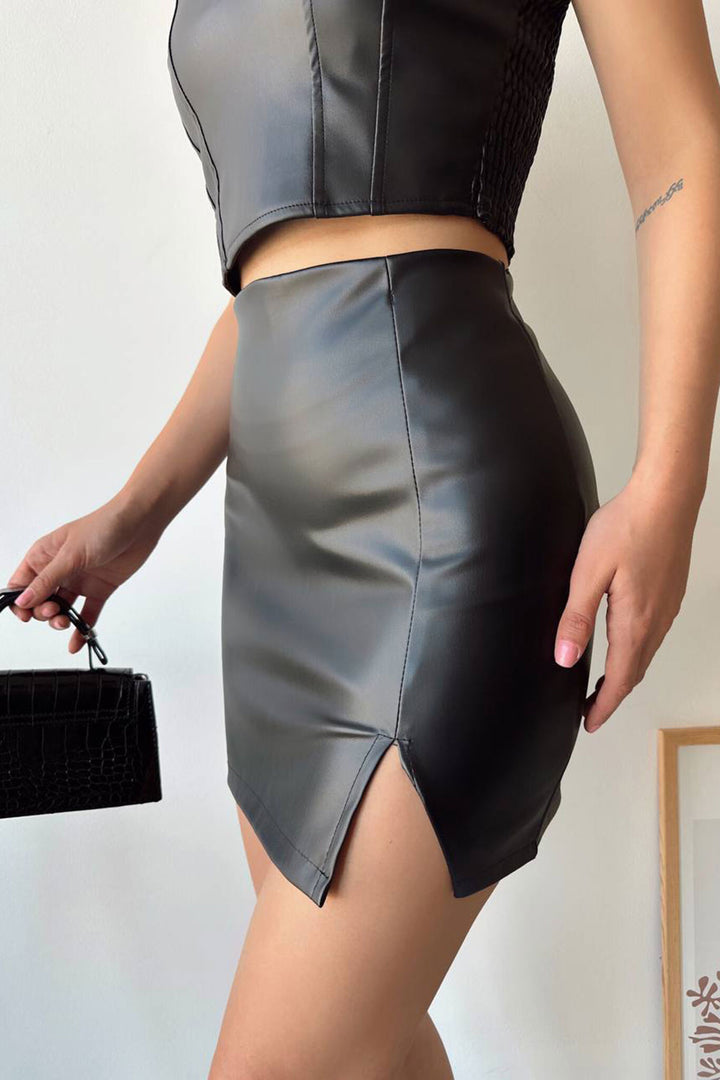 Black Faux Leather Skirt with Single Slit BCHN-2526475 - La Huacana