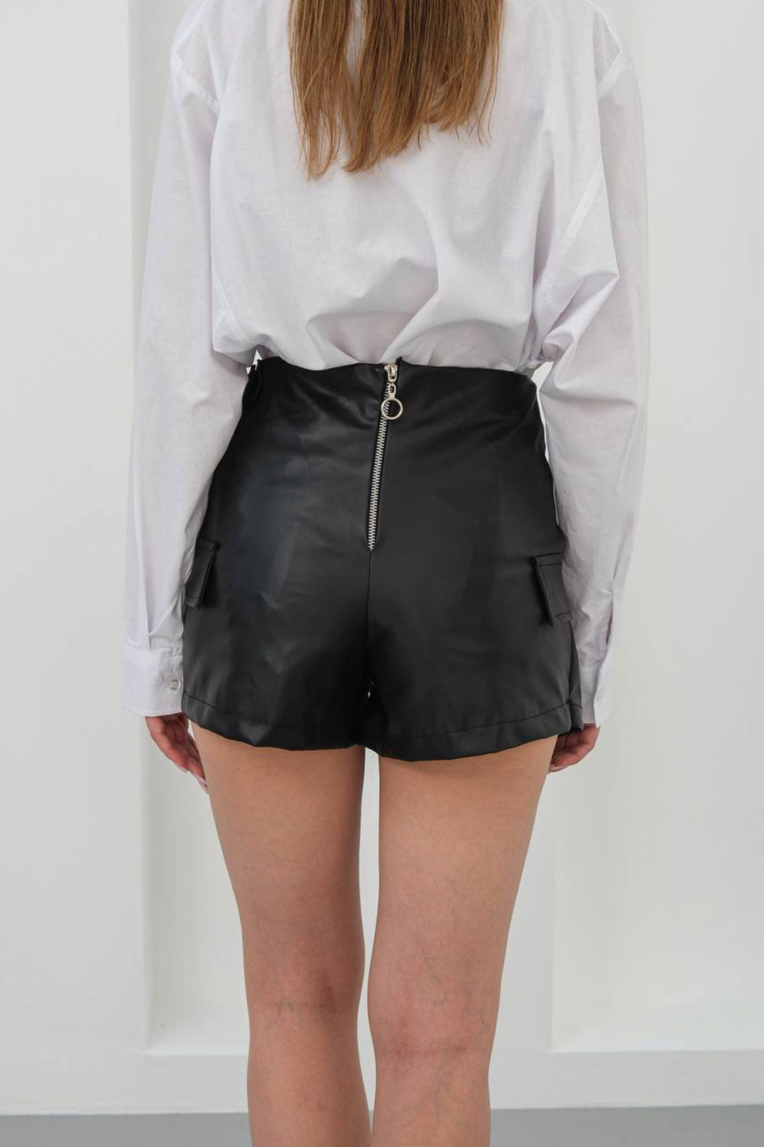 Black Buckled Shorts Skirt BCHN-25W260107 - Jáltipan de Morelos