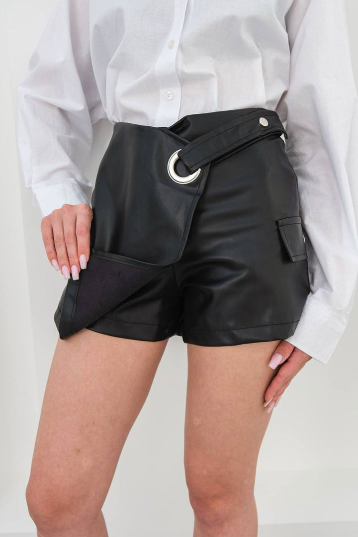 Black Buckled Shorts Skirt BCHN-25W260107 - Jáltipan de Morelos