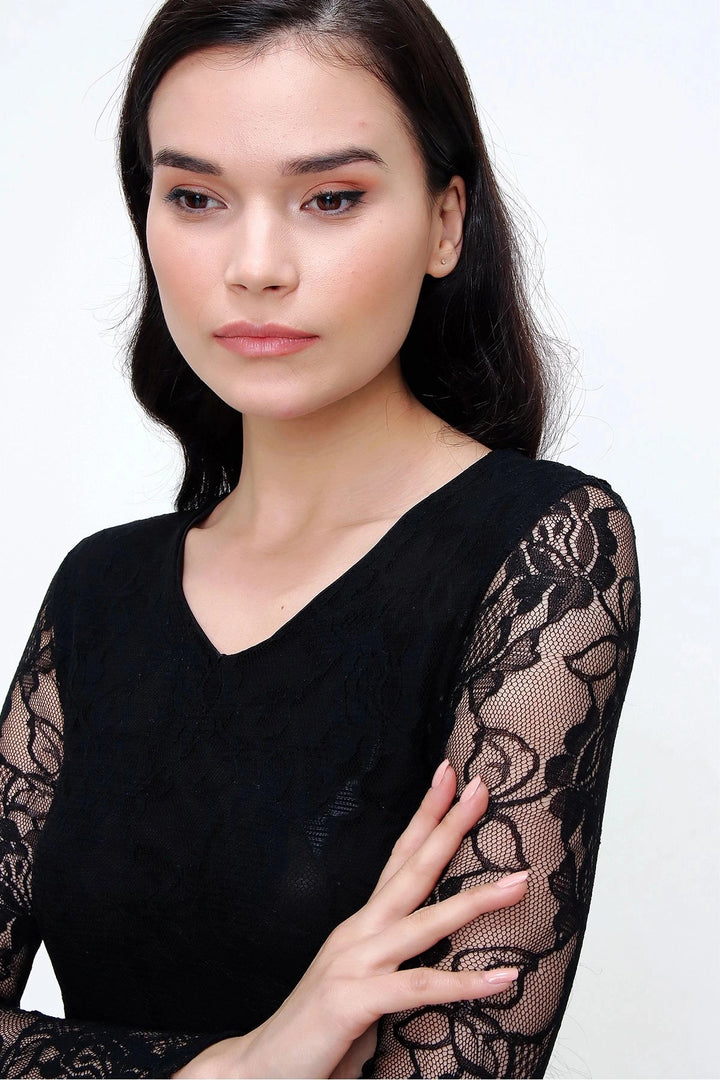 Black V-Neck Lace Detail Dress BCBSK-25700-T4007370 - Acámbaro