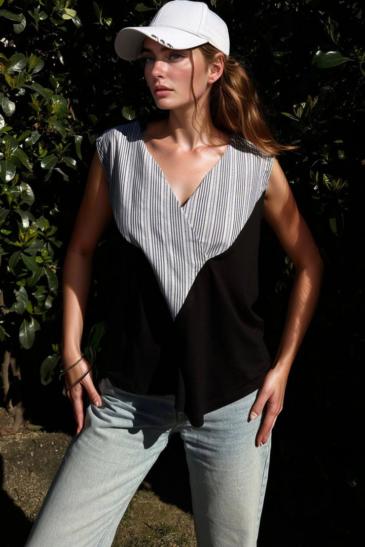 Black Collar Double-Breasted Sleeveless Loose Blouse BCBSK-25700-3430 - Apan