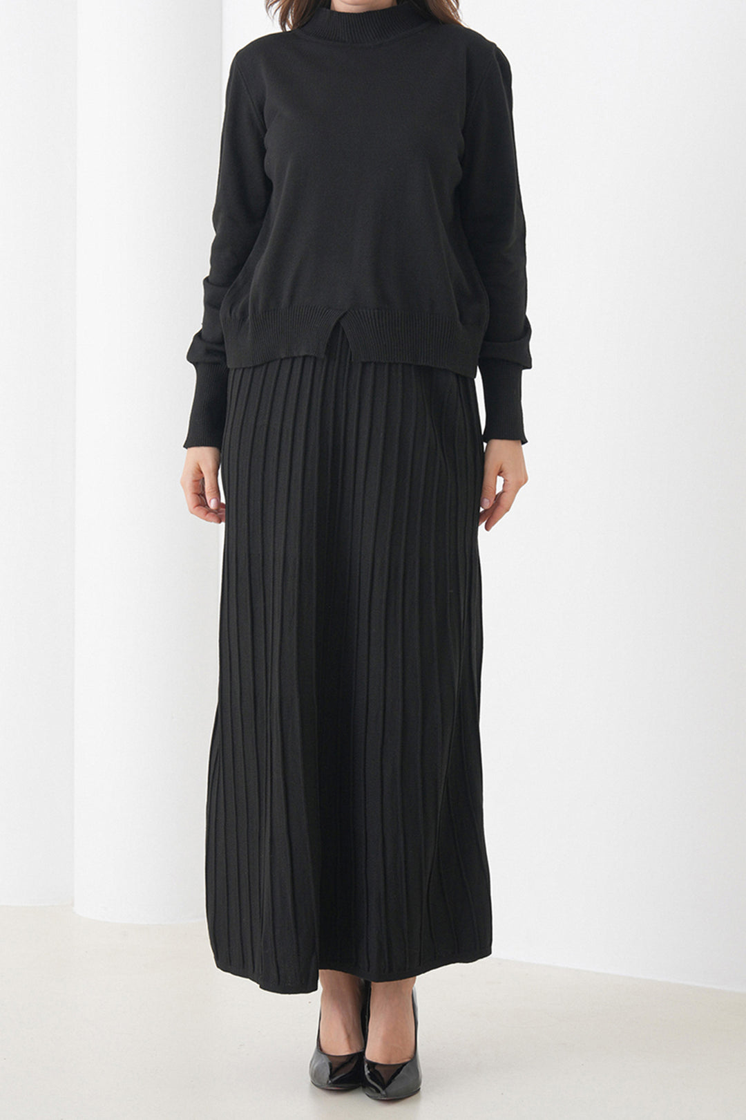 Black Half Fisherman Collar Sweater and Midi Pleated Skirt Set BCHPK-251253 - Exmouth