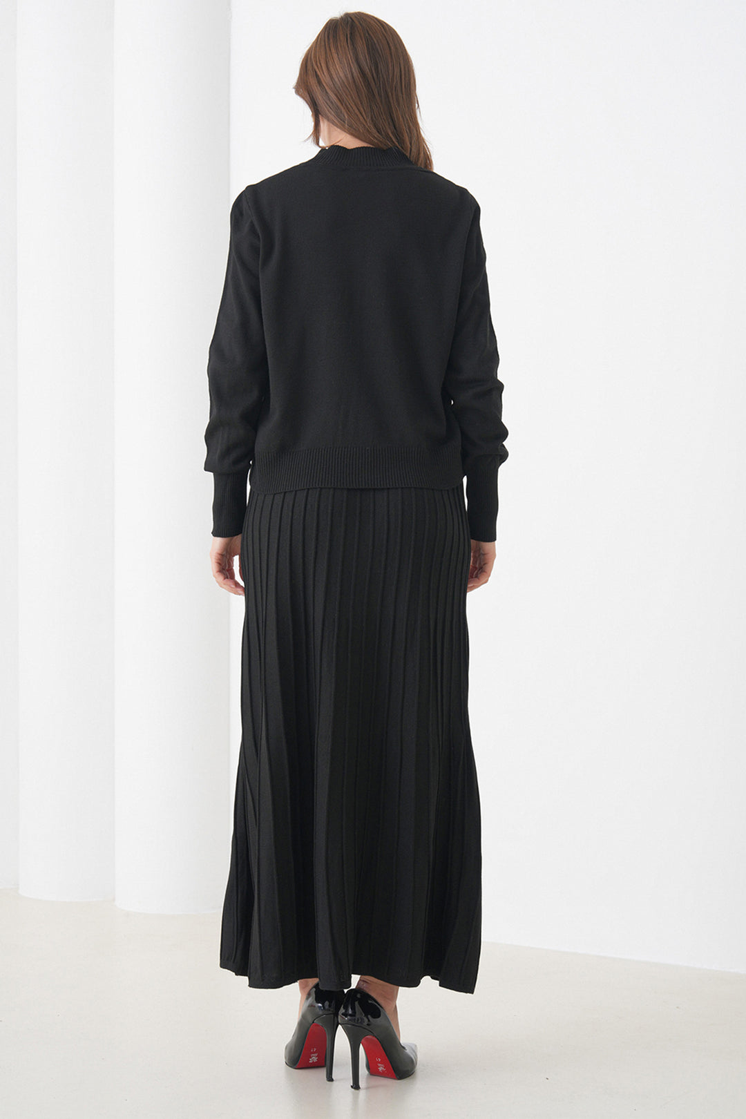 Black Half Fisherman Collar Sweater and Midi Pleated Skirt Set BCHPK-251253 - Saginaw