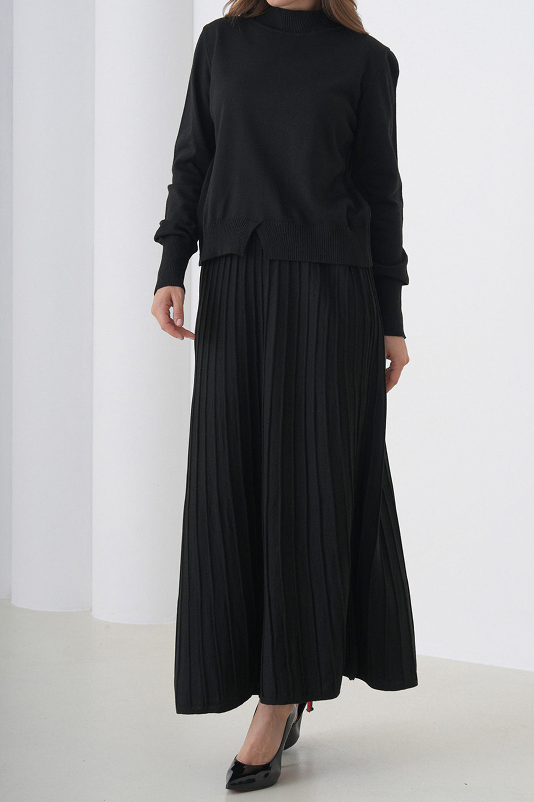 Black Half Fisherman Collar Sweater and Midi Pleated Skirt Set BCHPK-251253 - Saginaw