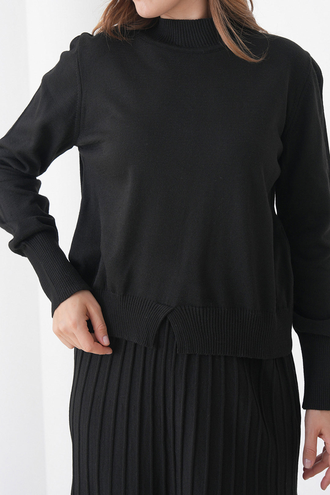 Black Half Fisherman Collar Sweater and Midi Pleated Skirt Set BCHPK-251253 - Exmouth