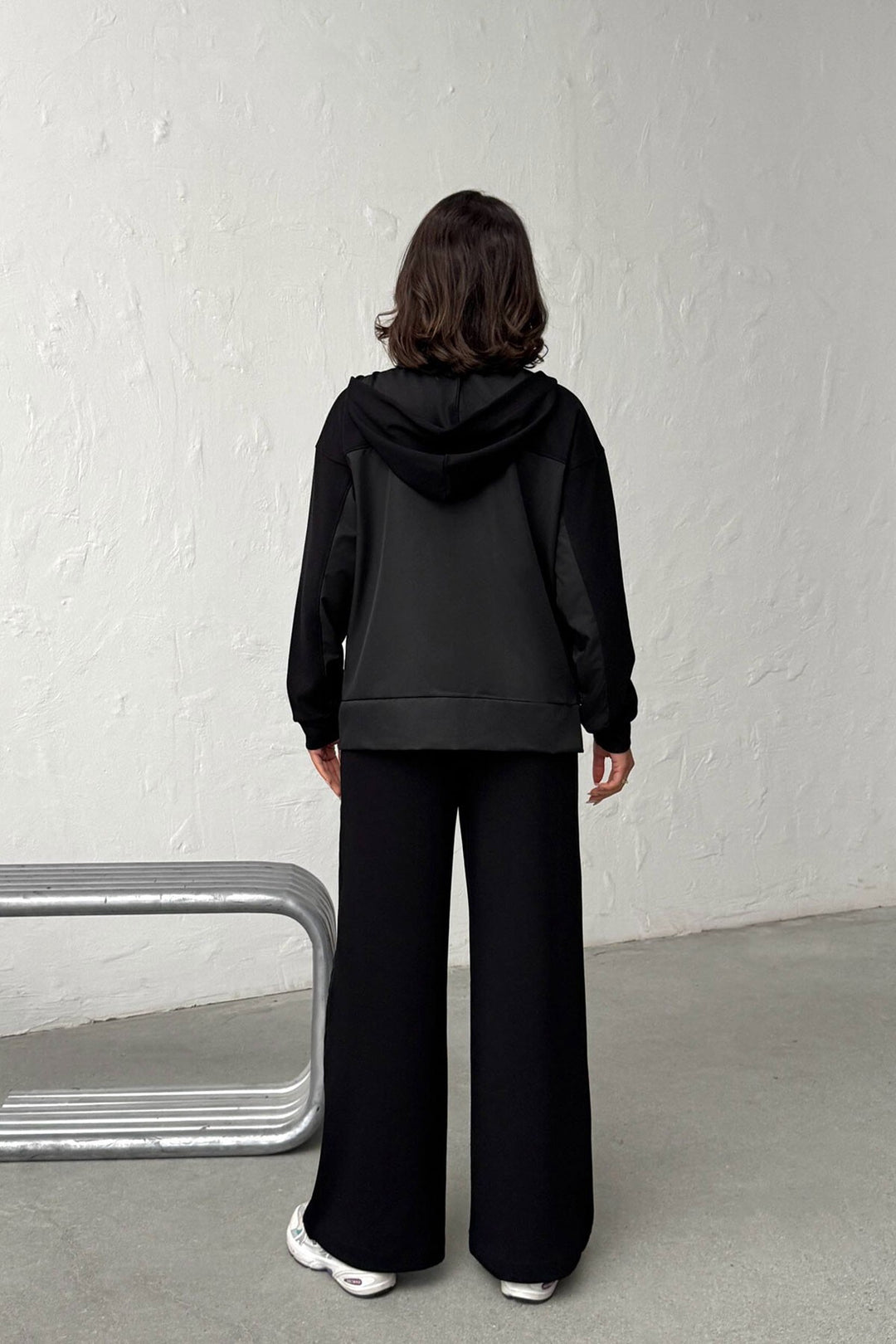 Siyah Yumuşak Dokulu Garnili Kapüşonlu Sweatshirt Ve Pantolon Alt Üst Takım BCHN-25261023 - Lake Elsinore